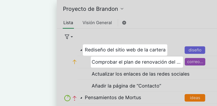 Panel principal de Quire con las tareas del proyecto, mostrando subtareas anidadas, asignados, fechas de vencimiento y etiquetas