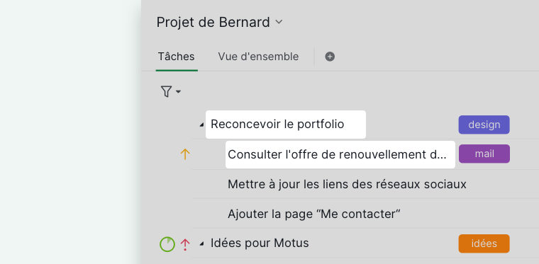 Panneau principal Quire affichant les tâches du projet avec sous-tâches imbriquées, attributions, dates d'échéance et étiquettes
